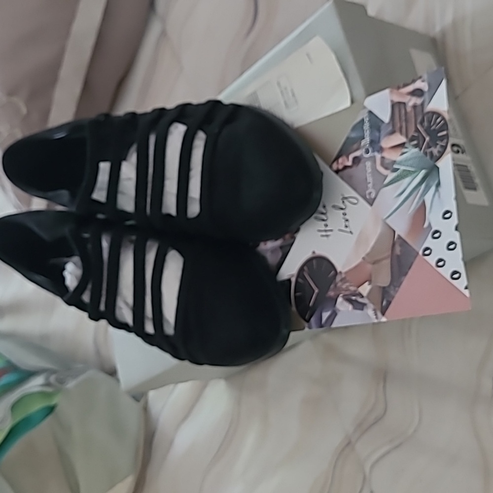 Journee Collection "Otto" Black scrappy flat. Size 9